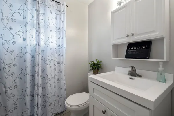 $175,000 | 2102 West 73rd Street, Chicago, IL 60636
