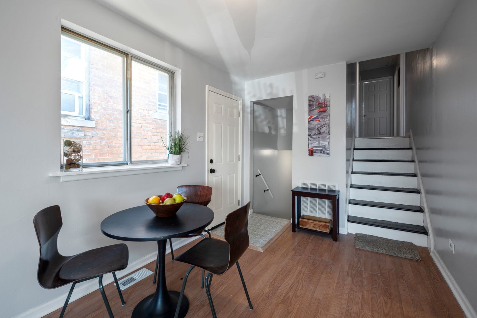 2102 West 73rd Street Chicago, IL 60636 - Photo 7 of 20 a workspace with furniture and window