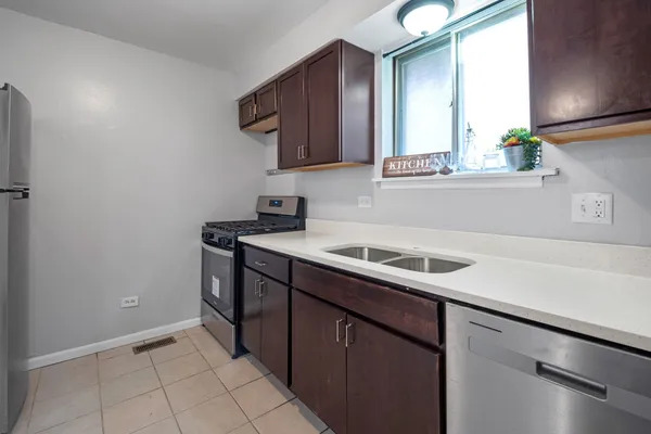 $175,000 | 2102 West 73rd Street, Chicago, IL 60636