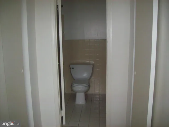 a bathroom with a toilet
