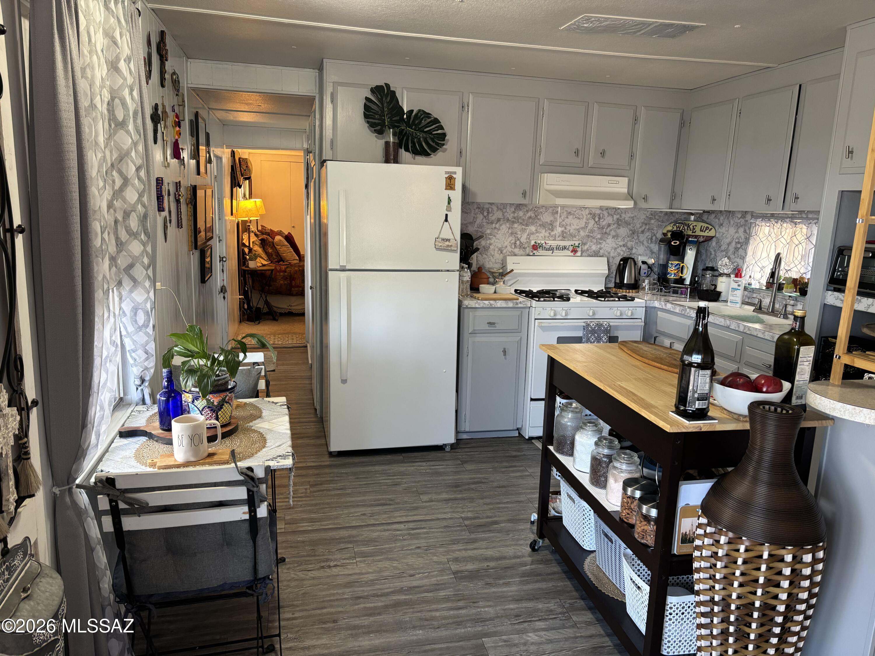 4315 North Flowing Wells Road, Unit 59 Tucson, AZ 85705 - Photo 9 of 23 Kitchen