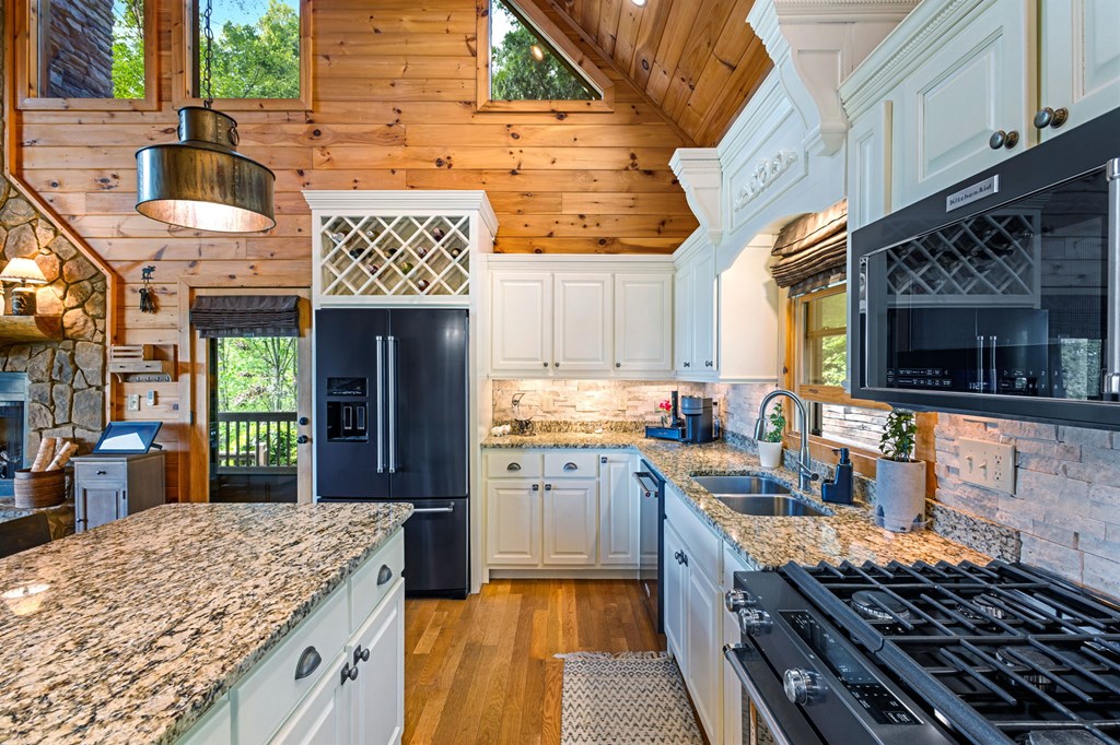 940 Whispering Lake Drive Blue Ridge, GA 30513 - Photo 16 of 70