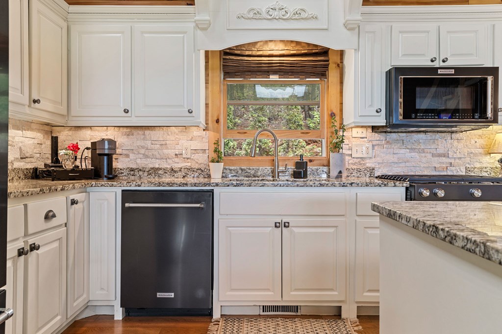 940 Whispering Lake Drive Blue Ridge, GA 30513 - Photo 17 of 70