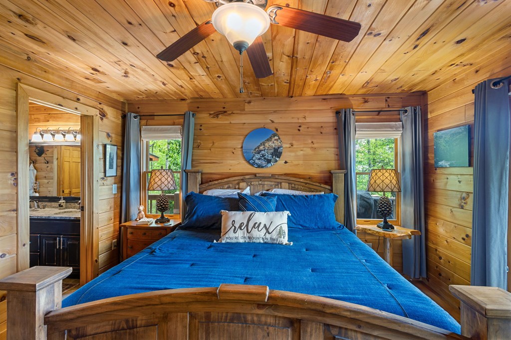 940 Whispering Lake Drive Blue Ridge, GA 30513 - Photo 26 of 70 Primary or Guest Bath