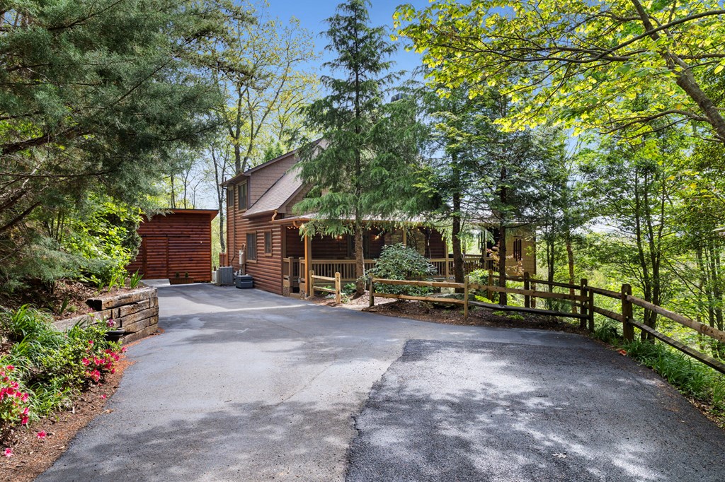 940 Whispering Lake Drive Blue Ridge, GA 30513 - Photo 5 of 70