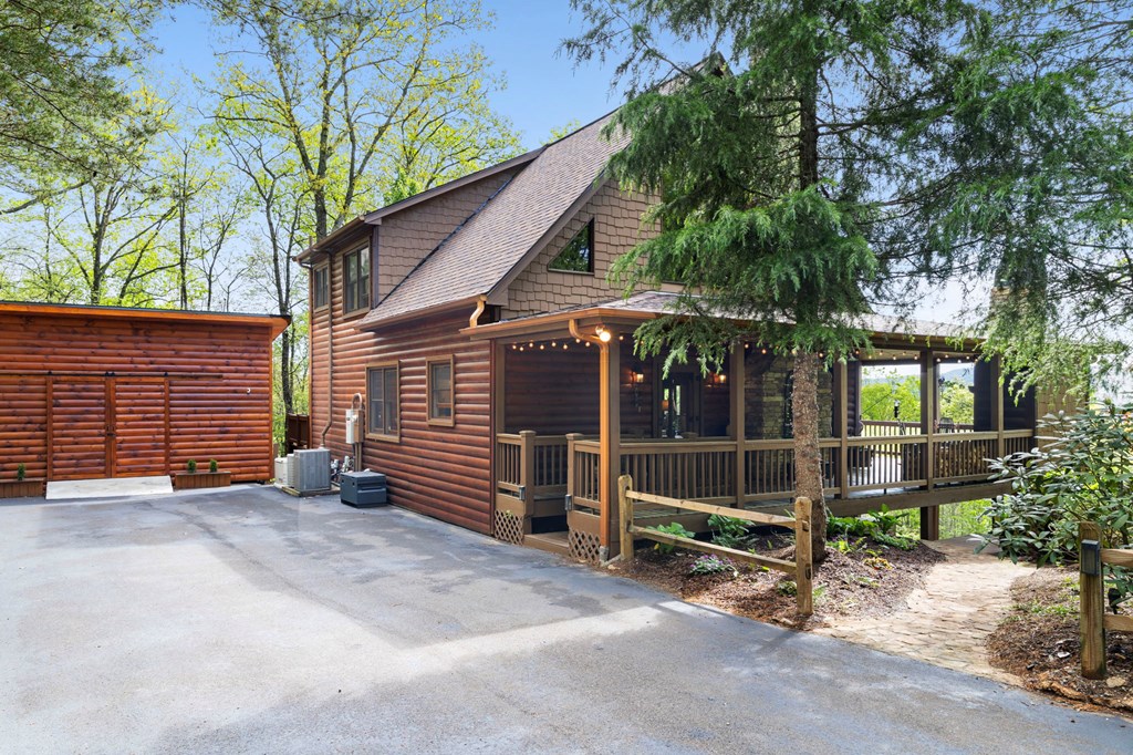 940 Whispering Lake Drive Blue Ridge, GA 30513 - Photo 6 of 70