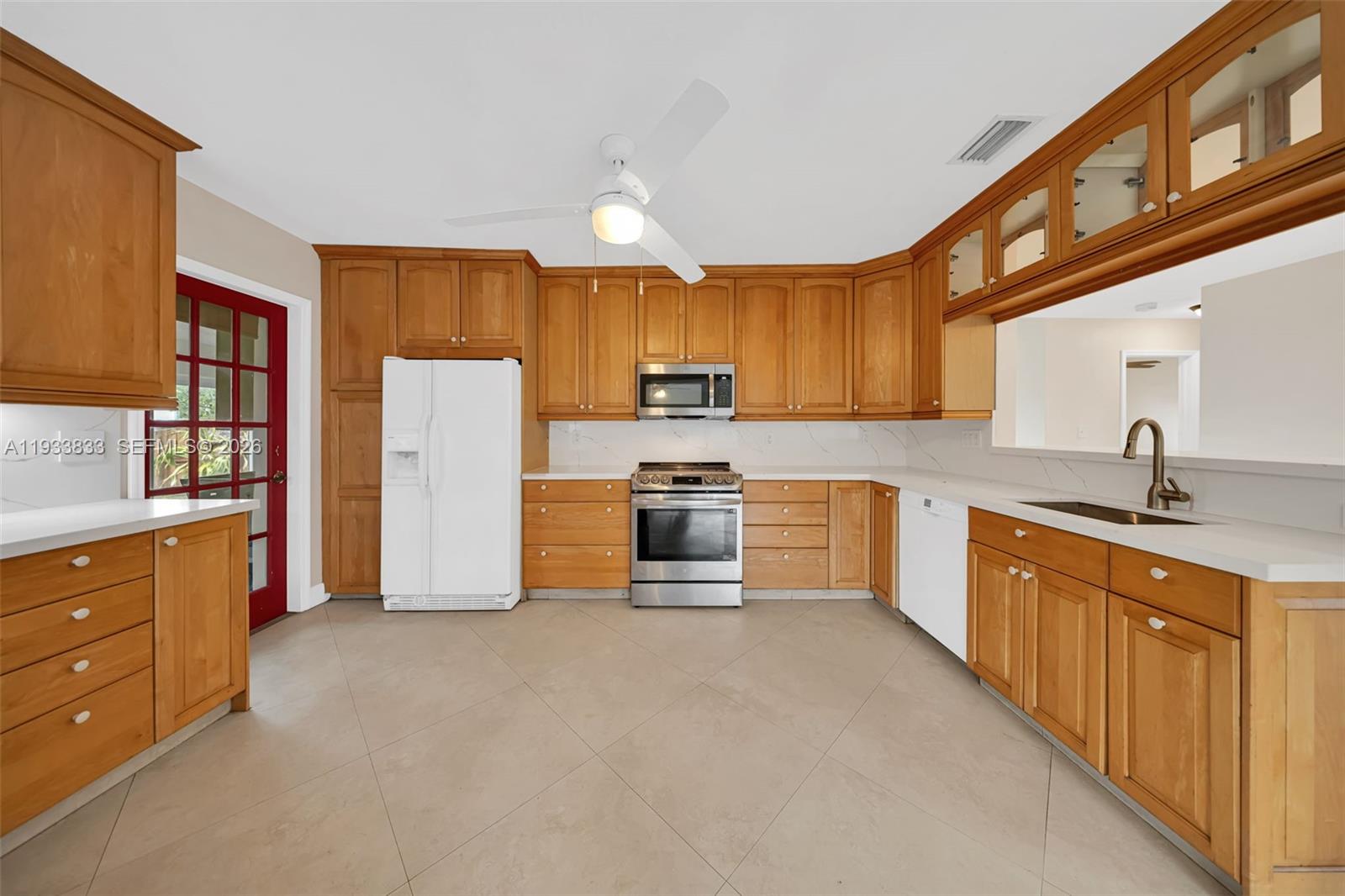 18600 Southwest 97th Avenue Cutler Bay, FL 33157 - Photo 5 of 17