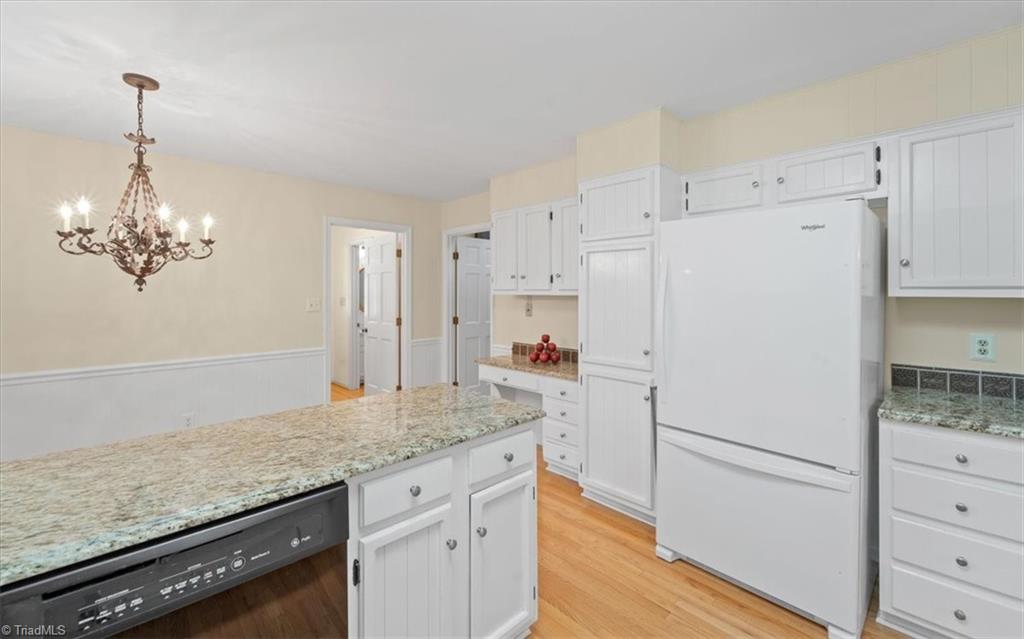 3610 Gramercy Road Greensboro, NC 27410 - Photo 8 of 39 Kitchen adjoins Breakfast Room