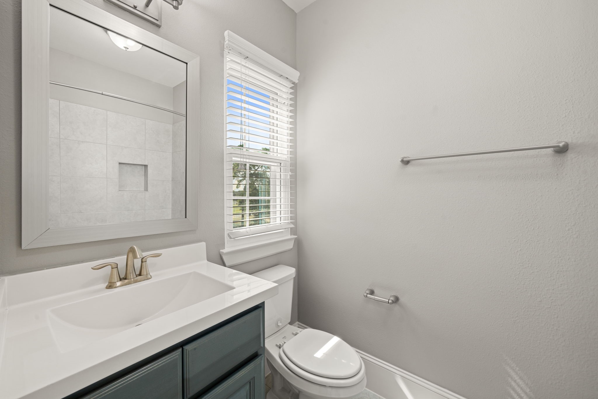 6703 Highclere Manor Lane Houston, TX 77055 - Photo 32 of 36 a bathroom with a sink toilet vanity and tub