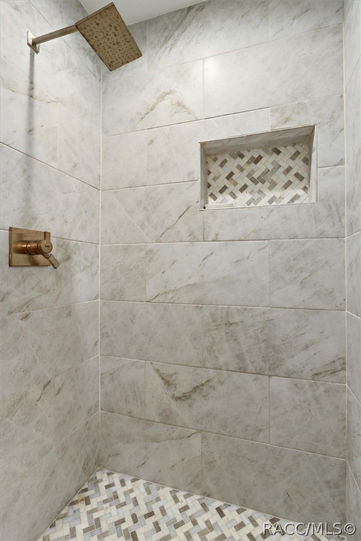 4099 West Ridge Court Dunnellon, FL 34433 - Photo 32 of 49 Specious walk in tiled shower in guest bathroom. Everything is in like new condition.