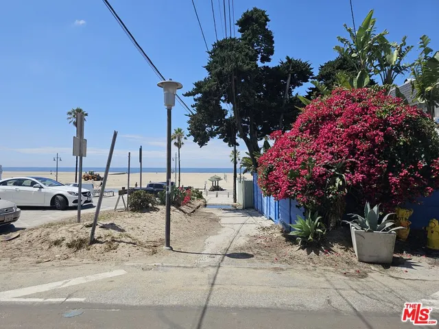 $5,900 | 17 Sunset Avenue, Unit 3, Venice, CA 90291