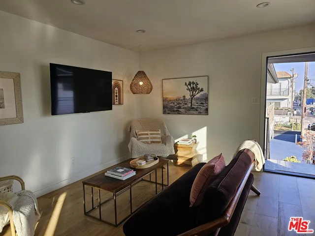 $5,900 | 17 Sunset Avenue, Unit 3, Venice, CA 90291