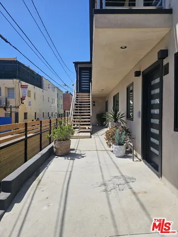 $5,900 | 17 Sunset Avenue, Unit 3, Venice, CA 90291