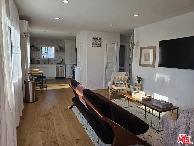 $5,900 | 17 Sunset Avenue, Unit 3, Venice, CA 90291