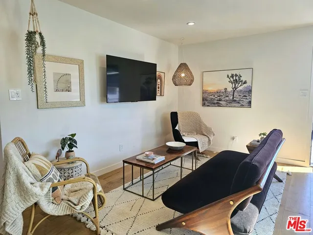 $5,900 | 17 Sunset Avenue, Unit 3, Venice, CA 90291