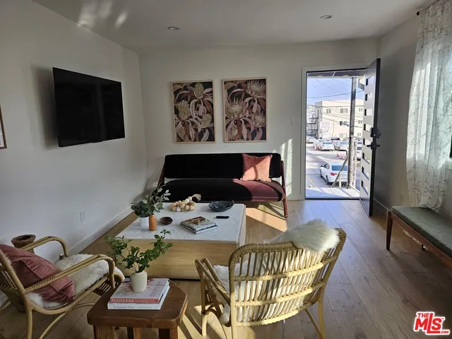 $5,900 | 17 Sunset Avenue, Unit 3, Venice, CA 90291