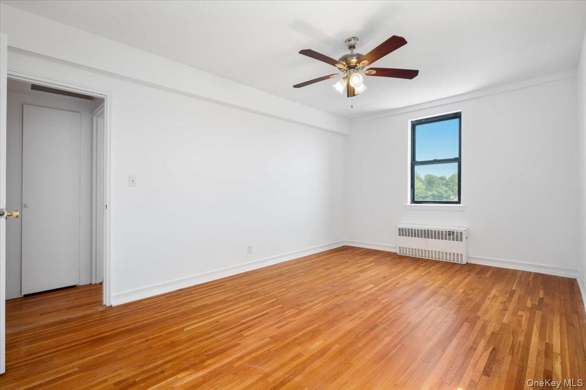 142 Garth Road, Unit 5K Scarsdale, NY 10583 - Photo 20 of 33 2nd bedroom