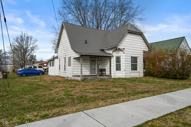 $109,900 | 52 West Poplar Street, North Vernon, IN 47265