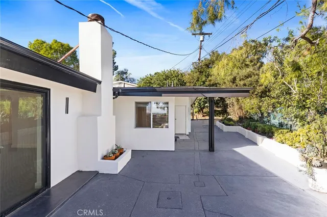 a view of the entryway