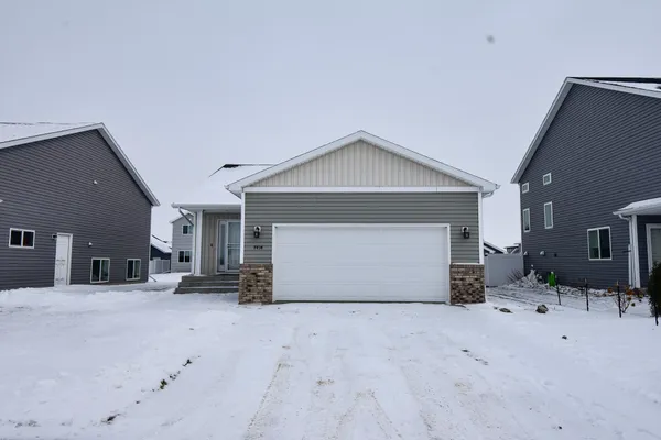 $390,000 | 7454 21st Street South, Fargo, ND 58104