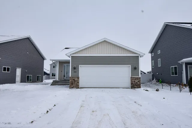 $399,000 | 7454 21st Street South, Fargo, ND 58104