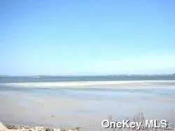 a view of floor with a yard in back