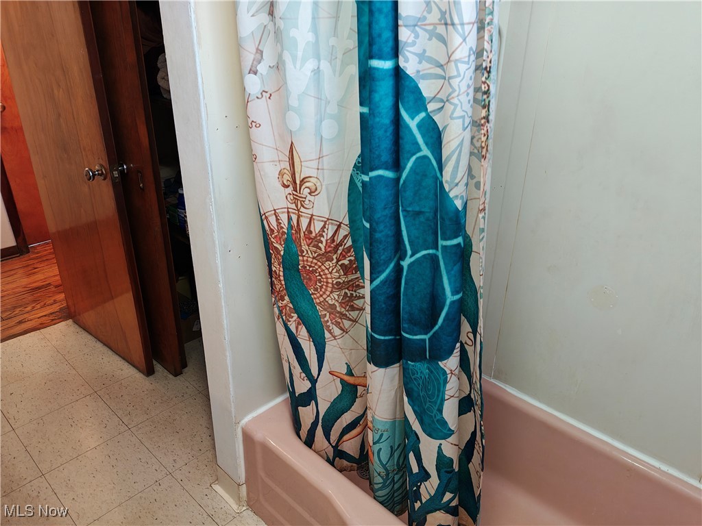 Bathroom with shower / bath combo with shower curtain
