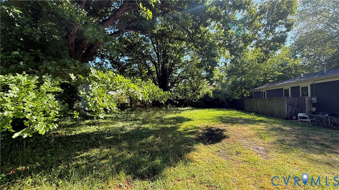 806 Ridgeway Avenue Hampton, VA 23661 - Photo 4 of 7 Expansive grassy yard with mature trees providing