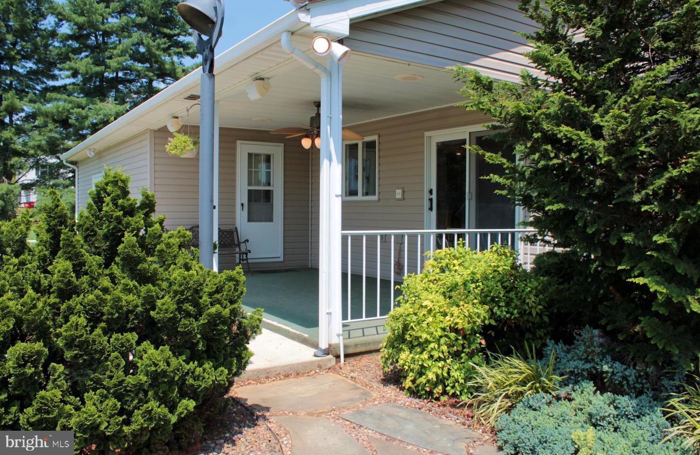 15529 Dellinger Road Williamsport, MD 21795 - Photo 13 of 42 Rear Patio