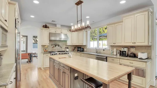 $4,550,000 | 1929 Lyans Drive, La Canada Flintridge, CA 91011