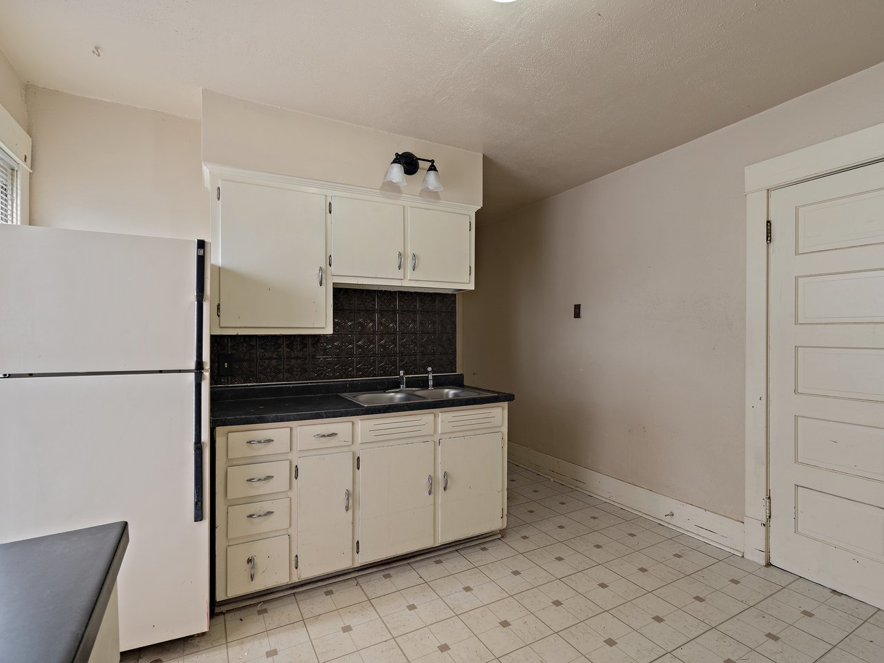 1546 12th Avenue Moline, IL 61265 - Photo 31 of 32 a kitchen with granite countertop a sink and a stove