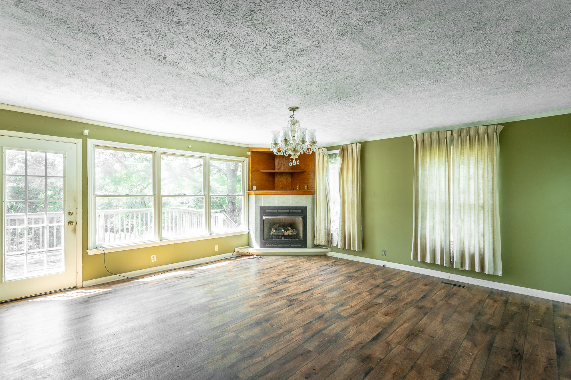 9514 East Brainerd Road Chattanooga, TN 37421 - Photo 16 of 42 Living Room