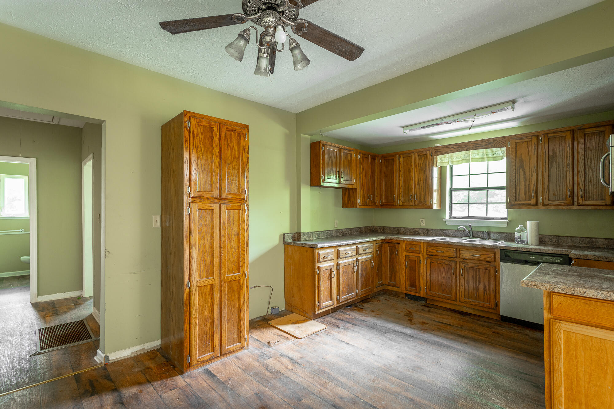 9514 East Brainerd Road Chattanooga, TN 37421 - Photo 21 of 42 Kitchen