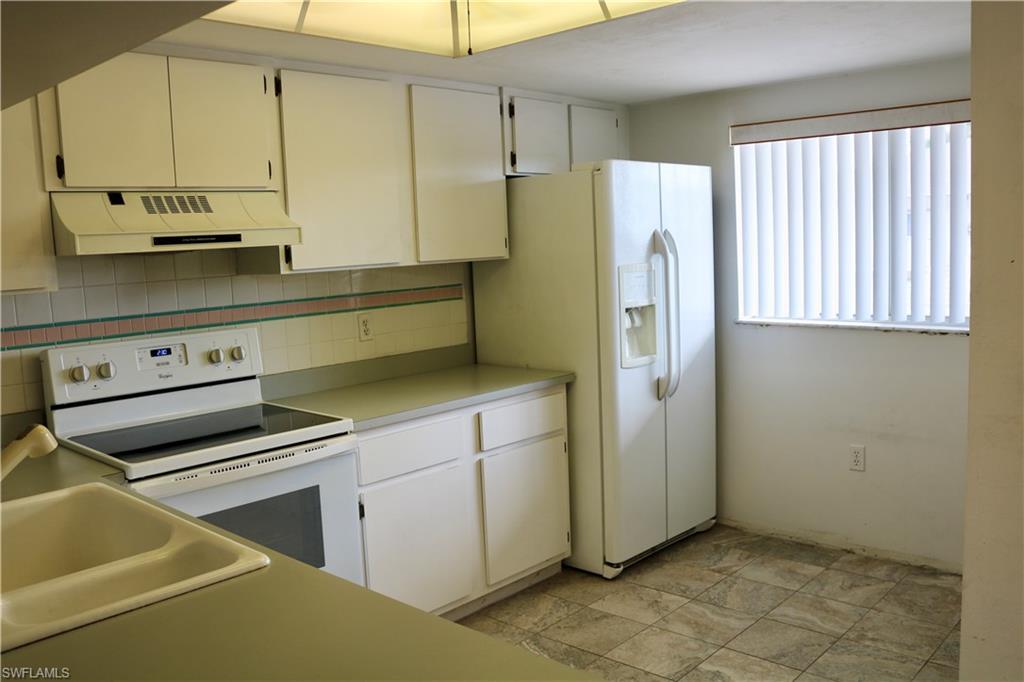 2385 Naples Trace Circle, Unit 5 Naples, FL 34109 - Photo 3 of 15
