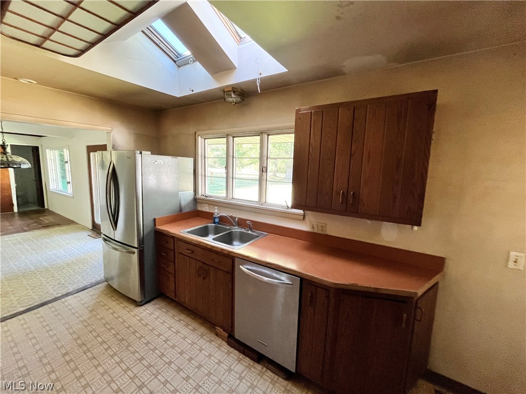 2979 Shade Road Akron, OH 44333 - Photo 17 of 29 Lots of natural light!