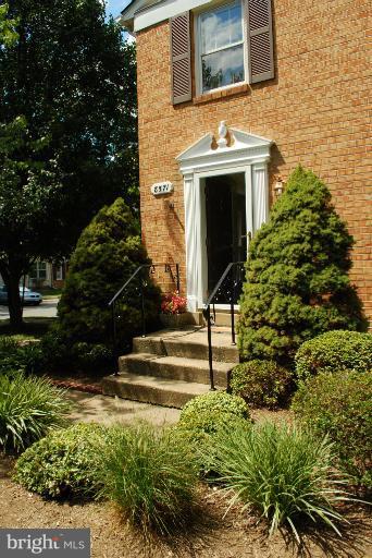8571 Tyrolean Way Springfield, VA 22153 - Photo 1 of 22 Exterior (General)