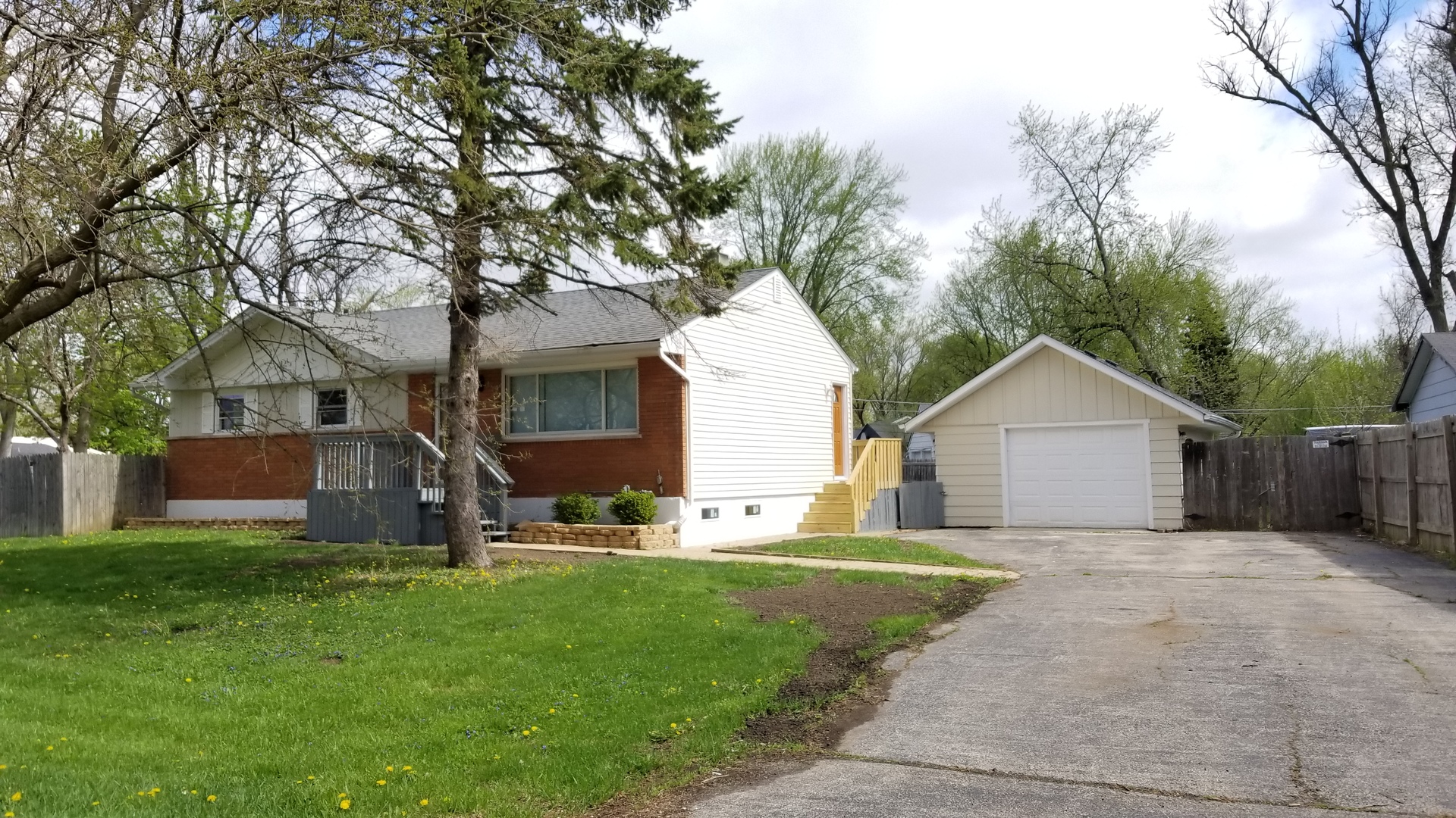 18120 West Big Oaks Road Grayslake, IL 60030 - Photo 2 of 17
