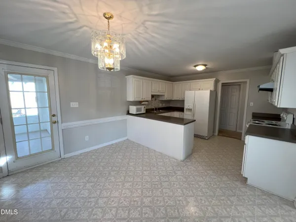 $2,050 | 826 Shackleton Road, Apex, NC 27502