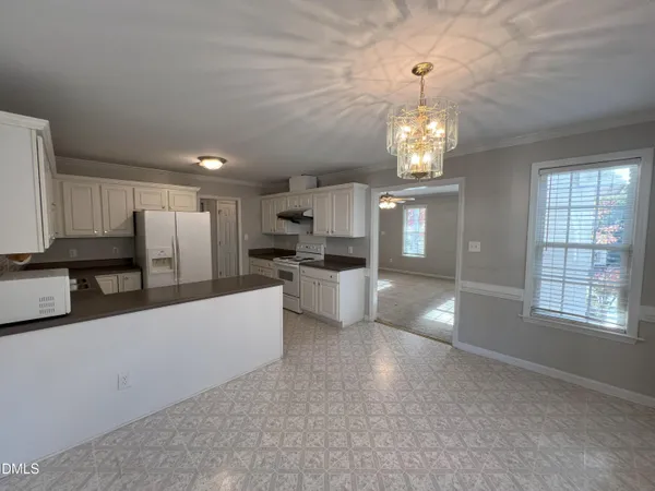 $2,050 | 826 Shackleton Road, Apex, NC 27502