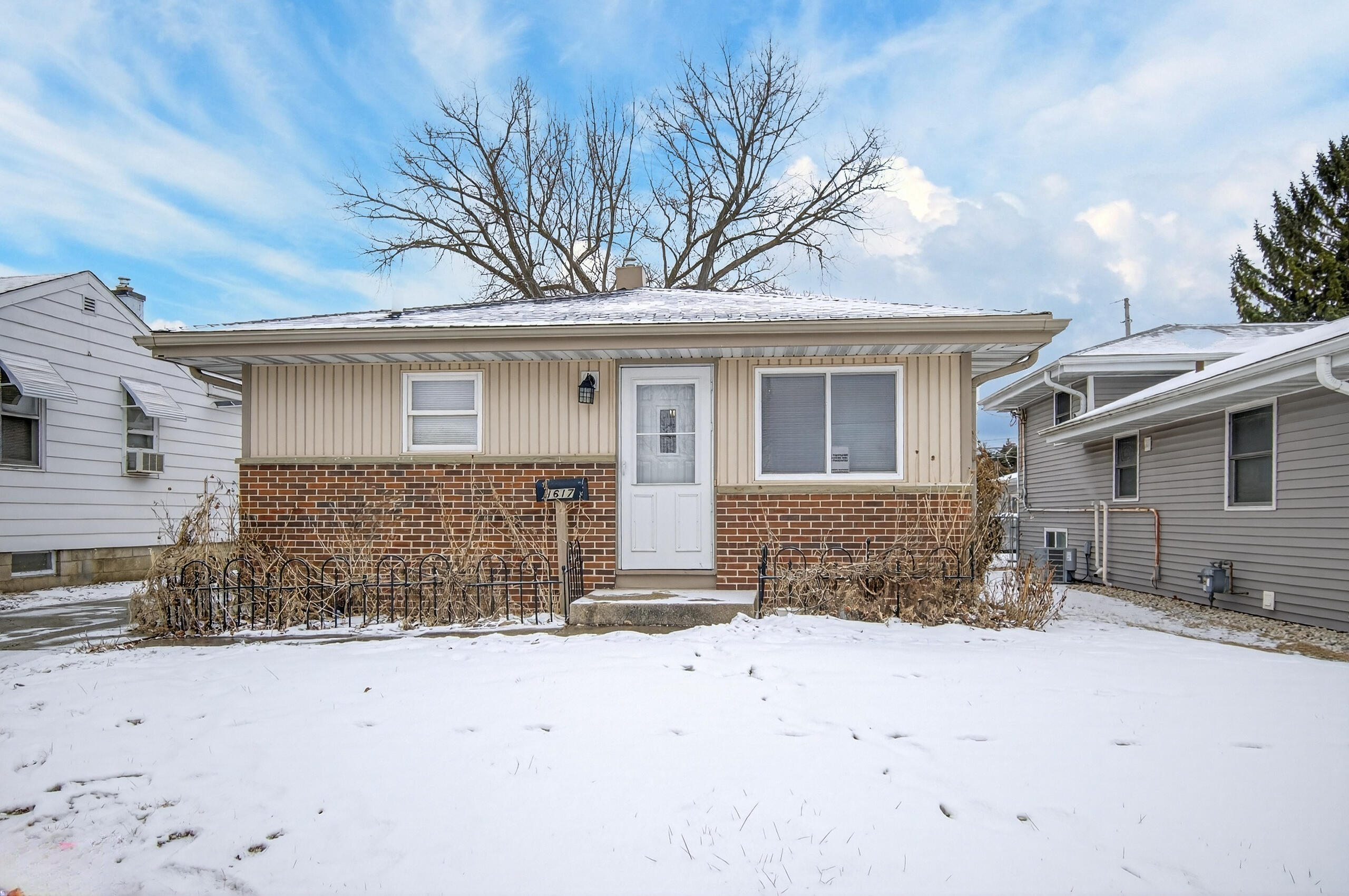 1617 Ohio Street Racine, WI 53405 - Photo 1 of 27 Front of House
