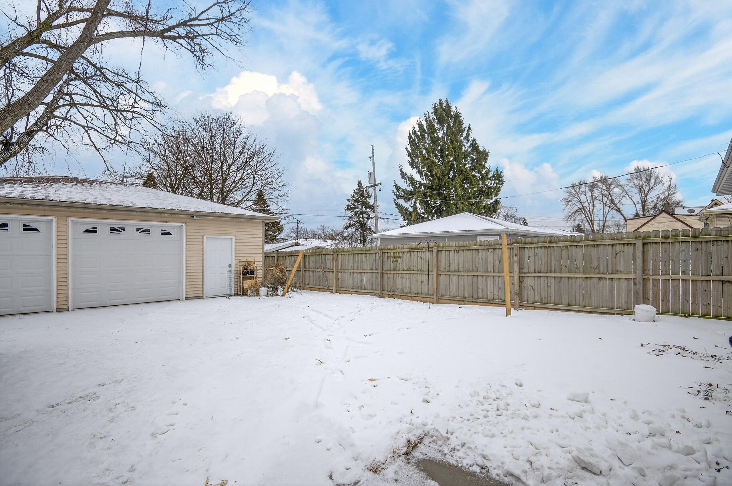 1617 Ohio Street Racine, WI 53405 - Photo 22 of 27 2.5 car Garage