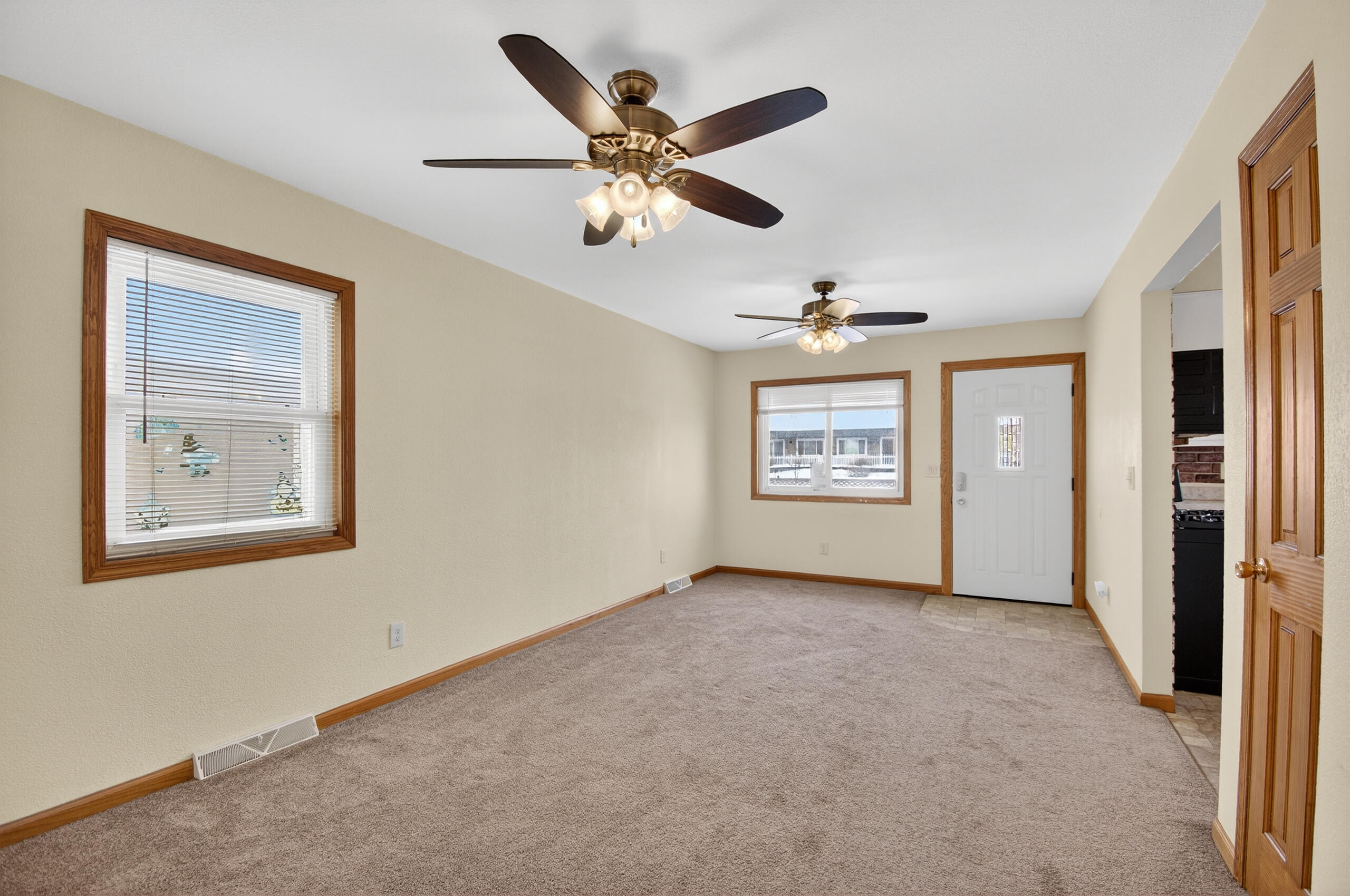 1617 Ohio Street Racine, WI 53405 - Photo 6 of 27 Living Room