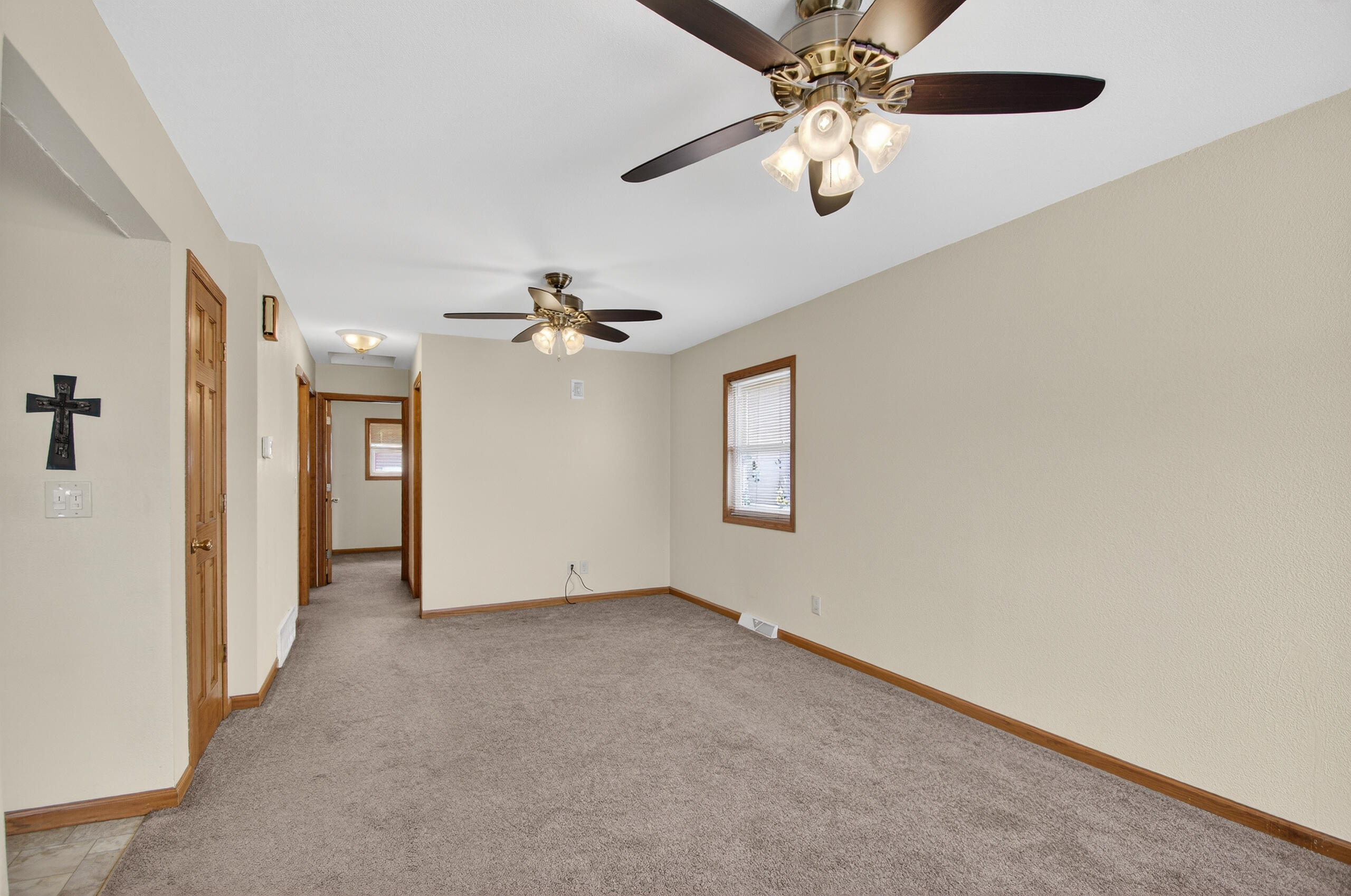 1617 Ohio Street Racine, WI 53405 - Photo 8 of 27 Living Room