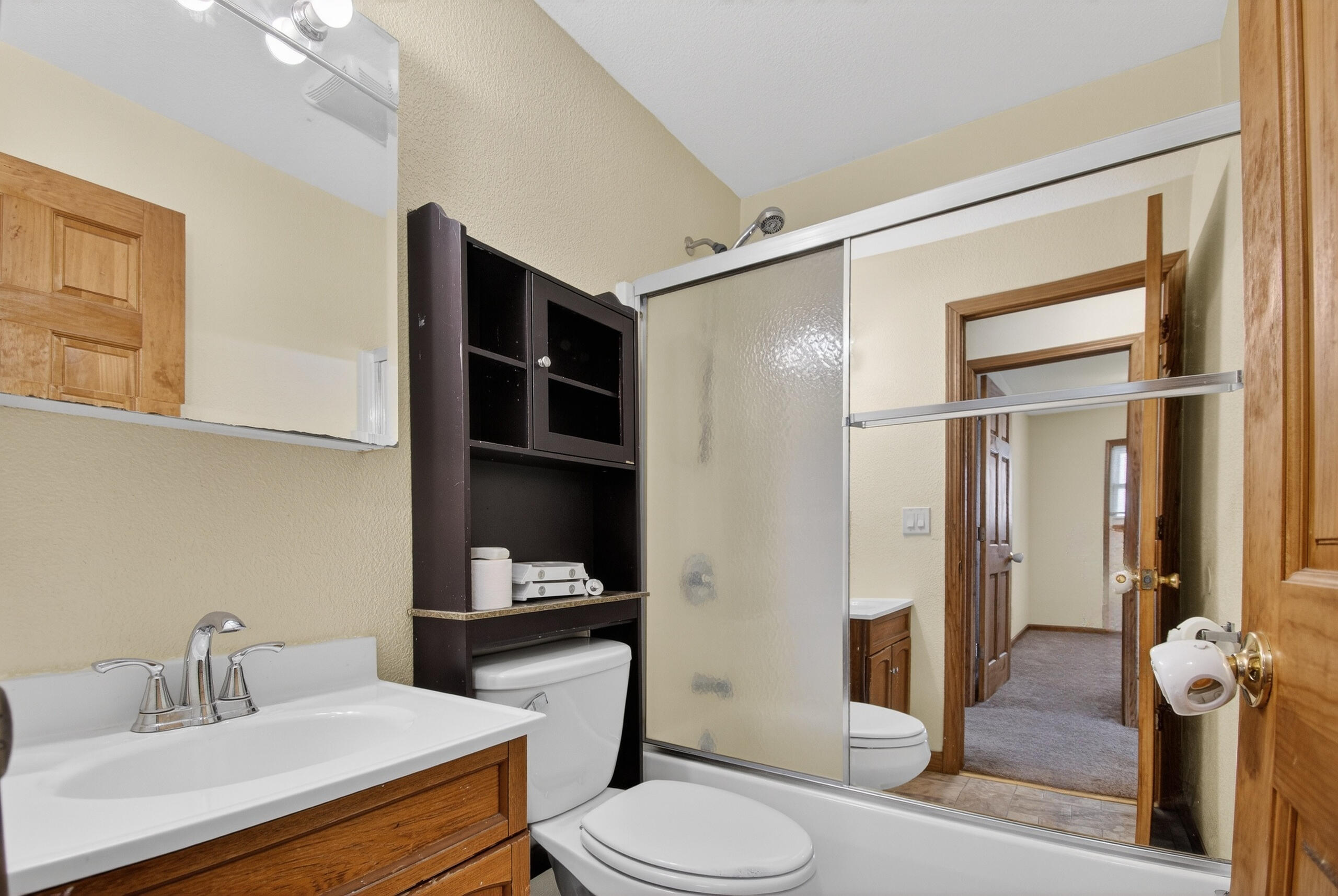 1617 Ohio Street Racine, WI 53405 - Photo 9 of 27 Main full Bath