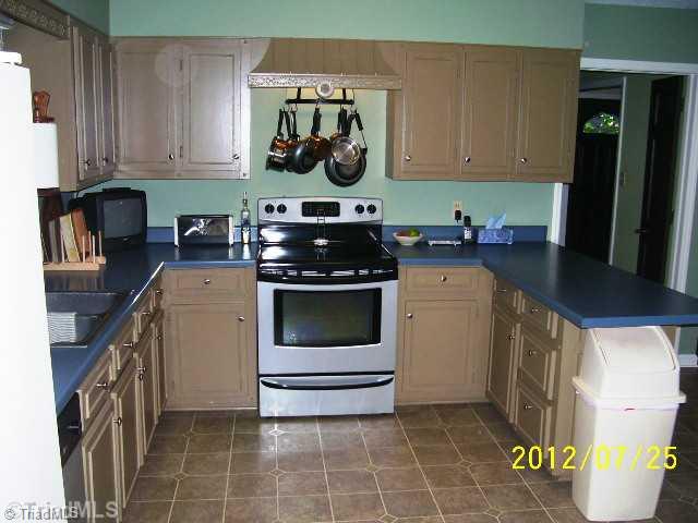 415 Lewis Jones Road High Point, NC 27265 - Photo 4 of 16 Kitchen.
