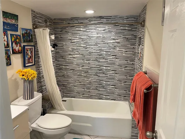 $279,000 | 639 West Oakland Park Boulevard, Unit 104D, Oakland Park, FL 33309