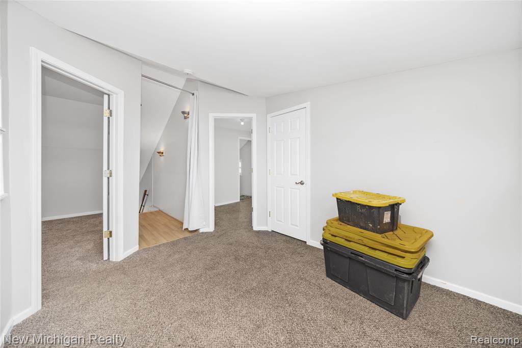 8665 Cooley Lake Road Commerce Township, MI 48382 - Photo 37 of 52