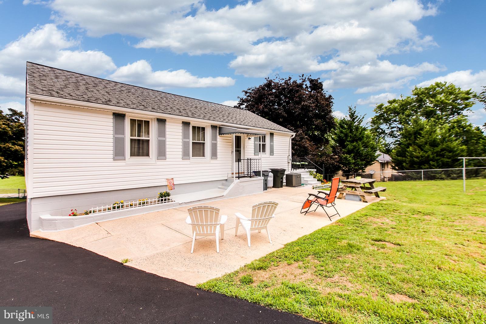 8015 Old Receiver Road Frederick, MD 21702 - Photo 3 of 36
