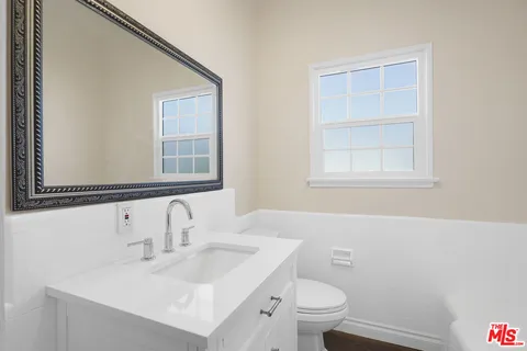 $3,500 | 228 South Reeves Drive, Unit D, Beverly Hills, CA 90212