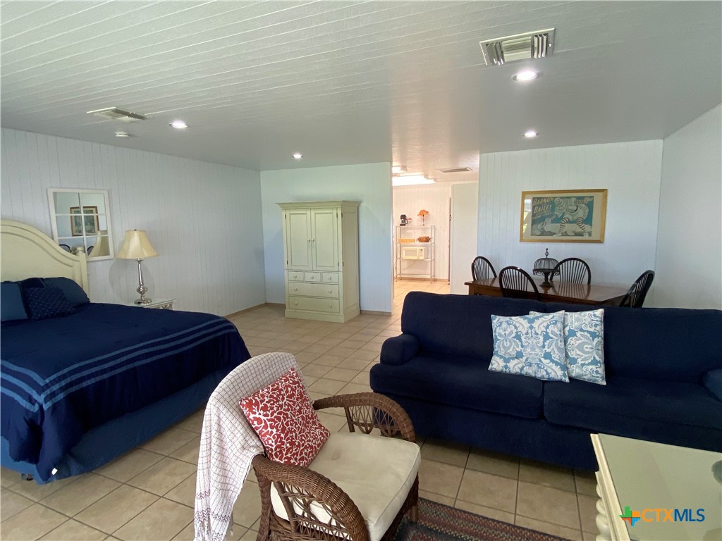 535 Ski Lodge Road, Unit 2 McQueeney, TX 78123 - Photo 5 of 10 a living room with furniture and a couch